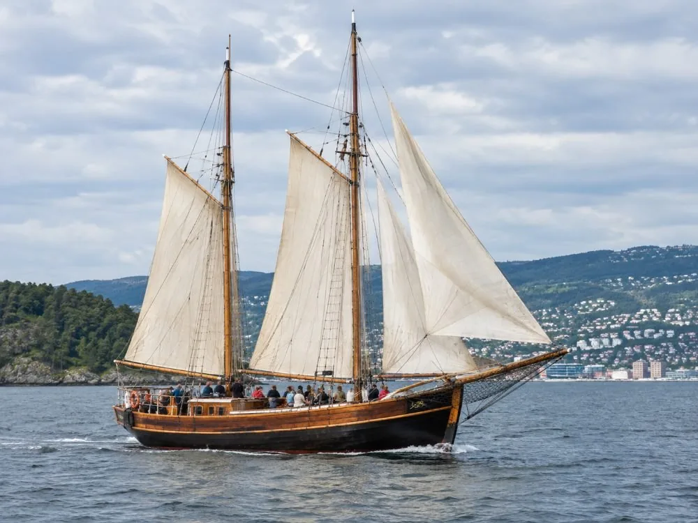 Oslo: Fjord Sightseeing Cruise on a Traditional Wooden Sailing Ship
