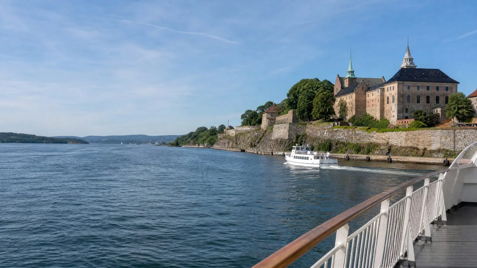 The inner Oslofjord seen from a sightseeing boat, with the low wooded islands of the inner harbour ahead
